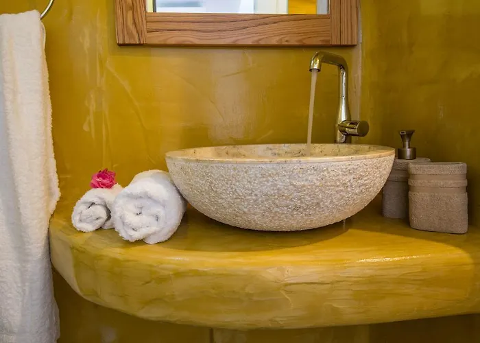 Aspronisi Luxury With Caldera View